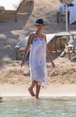 JESSICA ALBA Paddleboarding on Vacation in Honolulu 07/14/2017