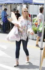 JODIE SWEETIN Shopping at Farmer