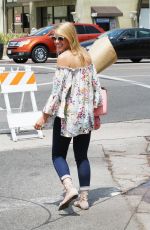 JODIE SWEETIN Shopping at Farmer