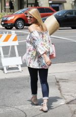 JODIE SWEETIN Shopping at Farmer