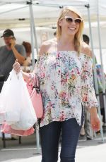 JODIE SWEETIN Shopping at Farmer