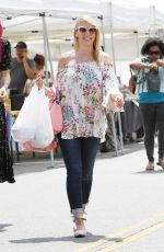 JODIE SWEETIN Shopping at Farmer