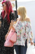 JODIE SWEETIN Shopping at Farmer