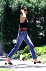 KENDALL JENNER in Tight Jeans Leaves a Friend