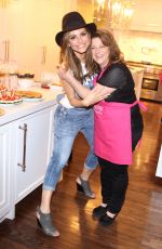 MARIA MENOUNOS with Her Mother Reveals She Has Bee Diagnosed with Brain Tumor 07/03/2017