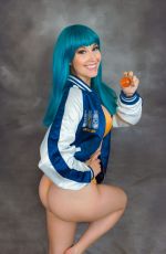 MEG TURNEY Dressed as Bulma 07/03/2017