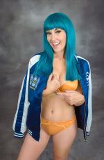 MEG TURNEY Dressed as Bulma 07/03/2017