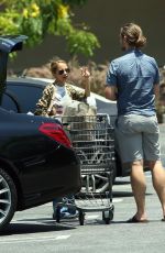 NICOLE RICHIE Shopping at Gelson