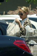 NICOLE RICHIE Shopping at Gelson