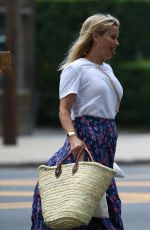 REESE WITHERSPOON Leaves Gwyneth Paltrow