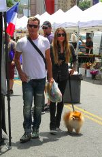 SOPHIA THOMALLA Shopping at Farmer