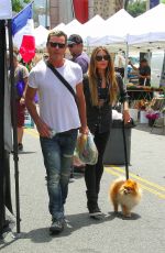 SOPHIA THOMALLA Shopping at Farmer
