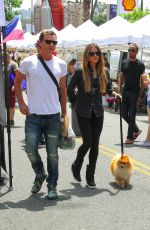 SOPHIA THOMALLA Shopping at Farmer