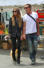 SOPHIA THOMALLA Shopping at Farmer