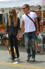 SOPHIA THOMALLA Shopping at Farmer