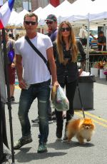 SOPHIA THOMALLA Shopping at Farmer