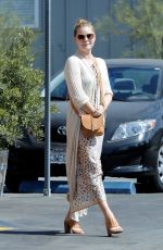AMY ADAMS Out and About in Santa Monica 08/27/2017