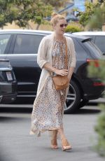 AMY ADAMS Out and About in Santa Monica 08/27/2017