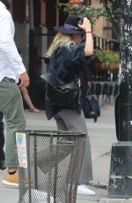 ASHLEY OLSEN Leaves an Office in New York 08/22/2017