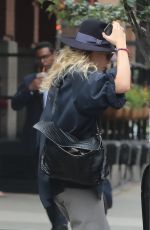 ASHLEY OLSEN Leaves an Office in New York 08/22/2017
