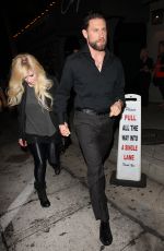 AVRIL LAVIGNE Leaves Craig