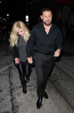AVRIL LAVIGNE Leaves Craig