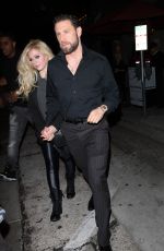 AVRIL LAVIGNE Leaves Craig