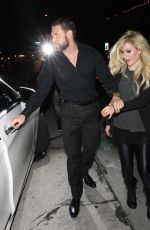 AVRIL LAVIGNE Leaves Craig