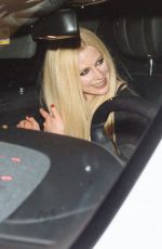 AVRIL LAVIGNE Leaves Delilah