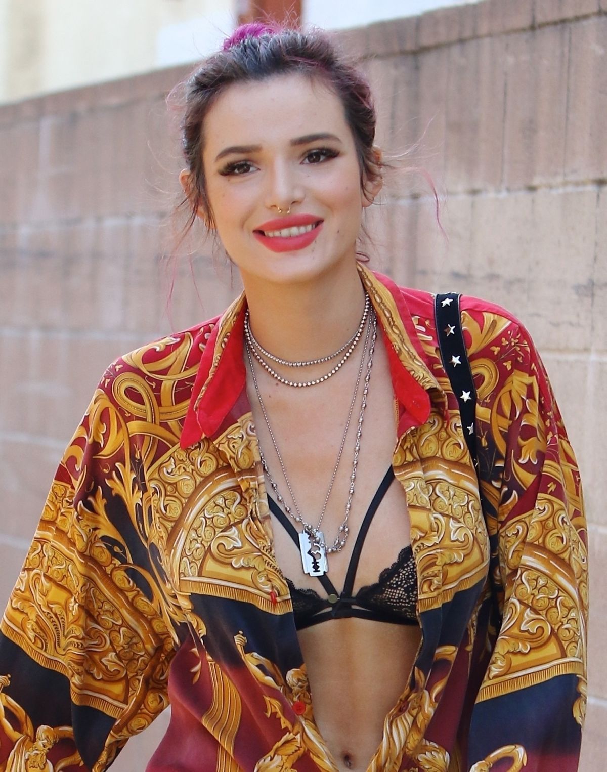 BELLA THORNE Arrives at Her Home in Los Angeles 08/23/2017 BELLA THORNE Arrives at Her Home in Los Angeles 08/23/2017