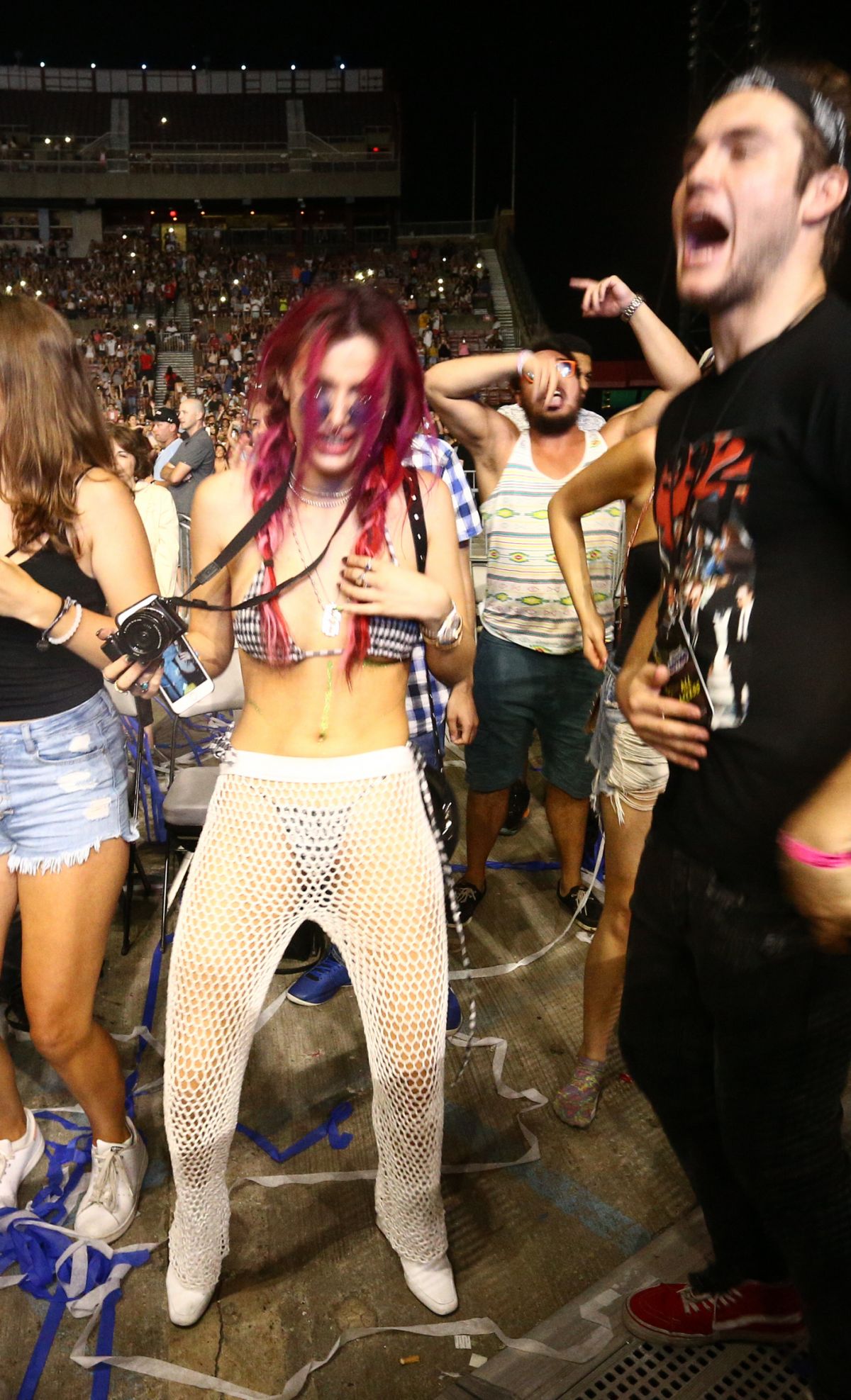 BELLA THORNE Dancing in the Crowd at Billboard Hot 100 Festival in New York 08/19/2017 BELLA THORNE Dancing in the Crowd at Billboard Hot 100 Festival in New York 08/19/2017