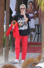 CARA DELEVINGNE Celebrates Her 25th Birthday in Cancun 08/08/2017