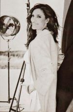 DANIELA RUAH in Revista Activa, September 2017