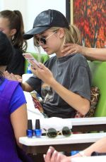 DELILAH BELLE HAMLIN at a Nail Salon in Beverly Hills 08/18/2017