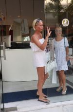 DENISE VAN OUTEN Arrives at Golden Tarts Hair Salon in Marbella 08/07/2017