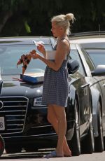 ELIZABETH BANKS Out in Los Angeles Watching Solar Eclipse 08/21/2017