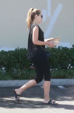 ELIZABETH OLSEN Shopping at Master Hardware in Van Nuys 08/18/2017