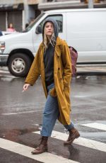 EMMA STONE on the Set of Netflix