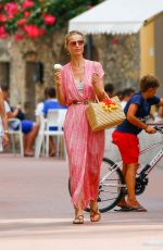 EVA HERZIGOVA and Gregorio Marsiaj Out in Varigitti 08/20/2017