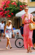 EVA HERZIGOVA and Gregorio Marsiaj Out in Varigitti 08/20/2017