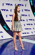 HAILEE STEINFELD at 2017 MTV Video Music Awards in Los Angeles 08/27/2017