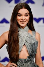 HAILEE STEINFELD at 2017 MTV Video Music Awards in Los Angeles 08/27/2017