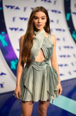 HAILEE STEINFELD at 2017 MTV Video Music Awards in Los Angeles 08/27/2017