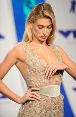 HAILEY BALDWIN at 2017 MTV Video Music Awards in Los Angeles 08/27/2017