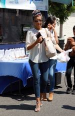 JAZMYN SIMON Shoping at Farmer