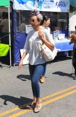 JAZMYN SIMON Shoping at Farmer