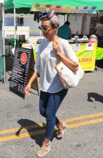 JAZMYN SIMON Shoping at Farmer
