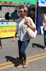 JAZMYN SIMON Shoping at Farmer