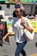 JAZMYN SIMON Shoping at Farmer