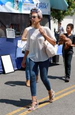 JAZMYN SIMON Shoping at Farmer